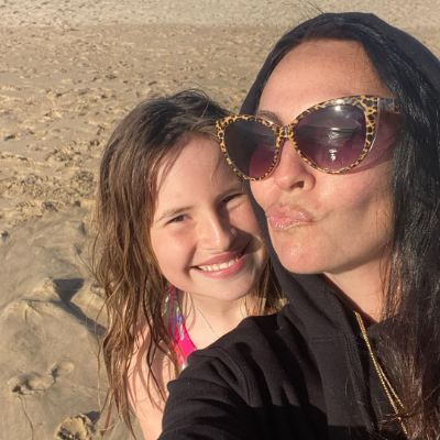 Inga Cadranel posing with her daughter. 